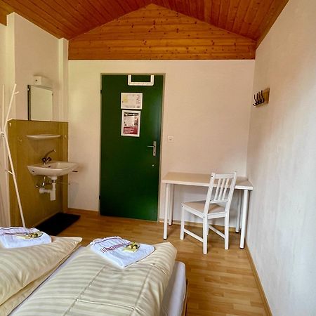 Alpine Base Hostel - Adults Only ラウターブルンネン エクステリア 写真