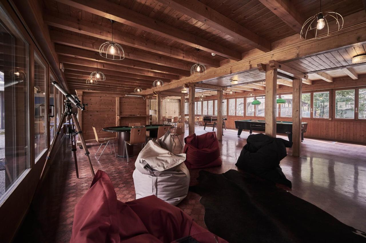 Alpine Base Hostel - Adults Only ラウターブルンネン エクステリア 写真
