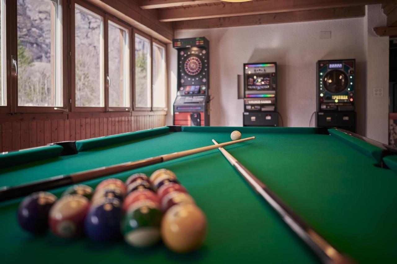 Alpine Base Hostel - Adults Only ラウターブルンネン エクステリア 写真