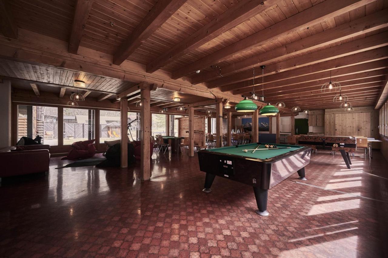 Alpine Base Hostel - Adults Only ラウターブルンネン エクステリア 写真