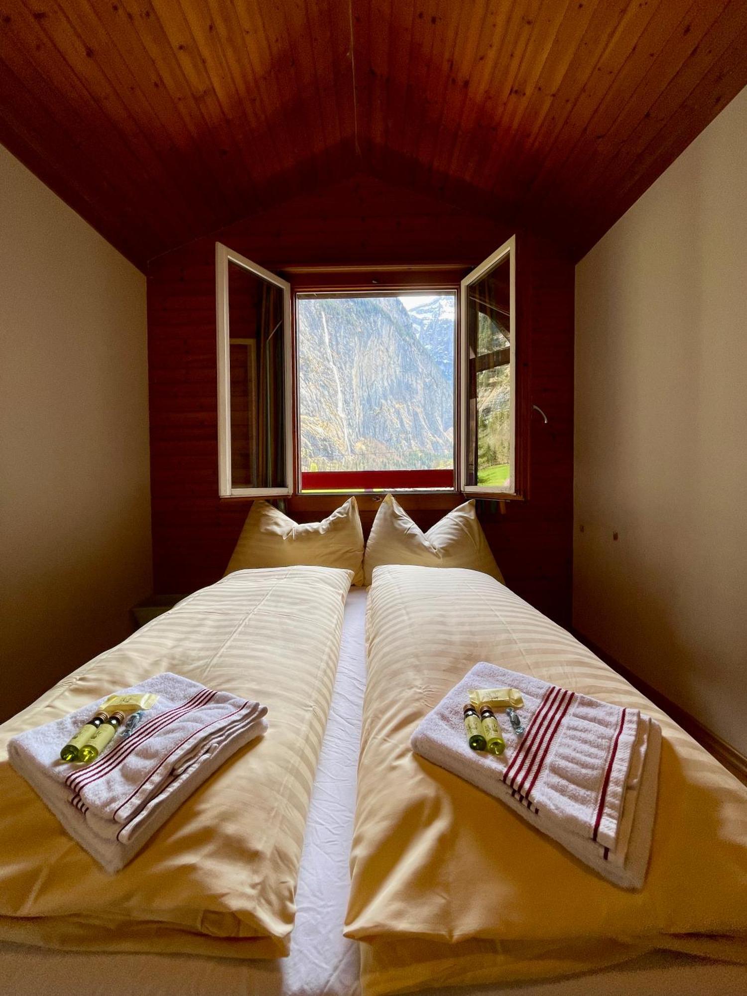 Alpine Base Hostel - Adults Only ラウターブルンネン エクステリア 写真