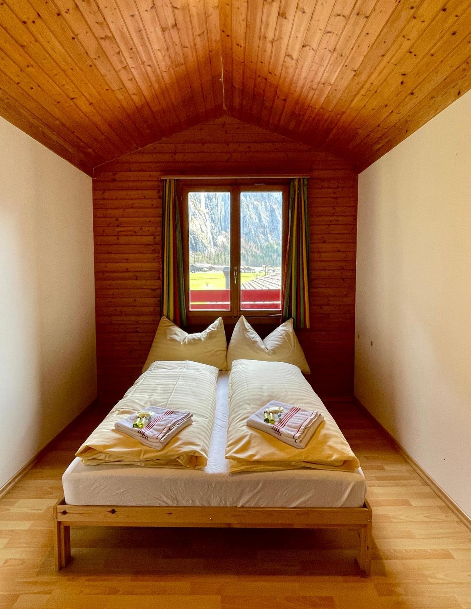 Alpine Base Hostel - Adults Only ラウターブルンネン エクステリア 写真