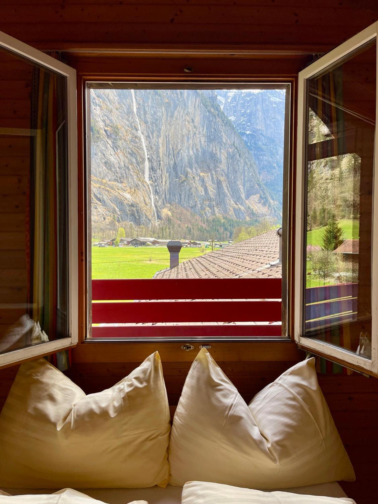 Alpine Base Hostel - Adults Only ラウターブルンネン エクステリア 写真