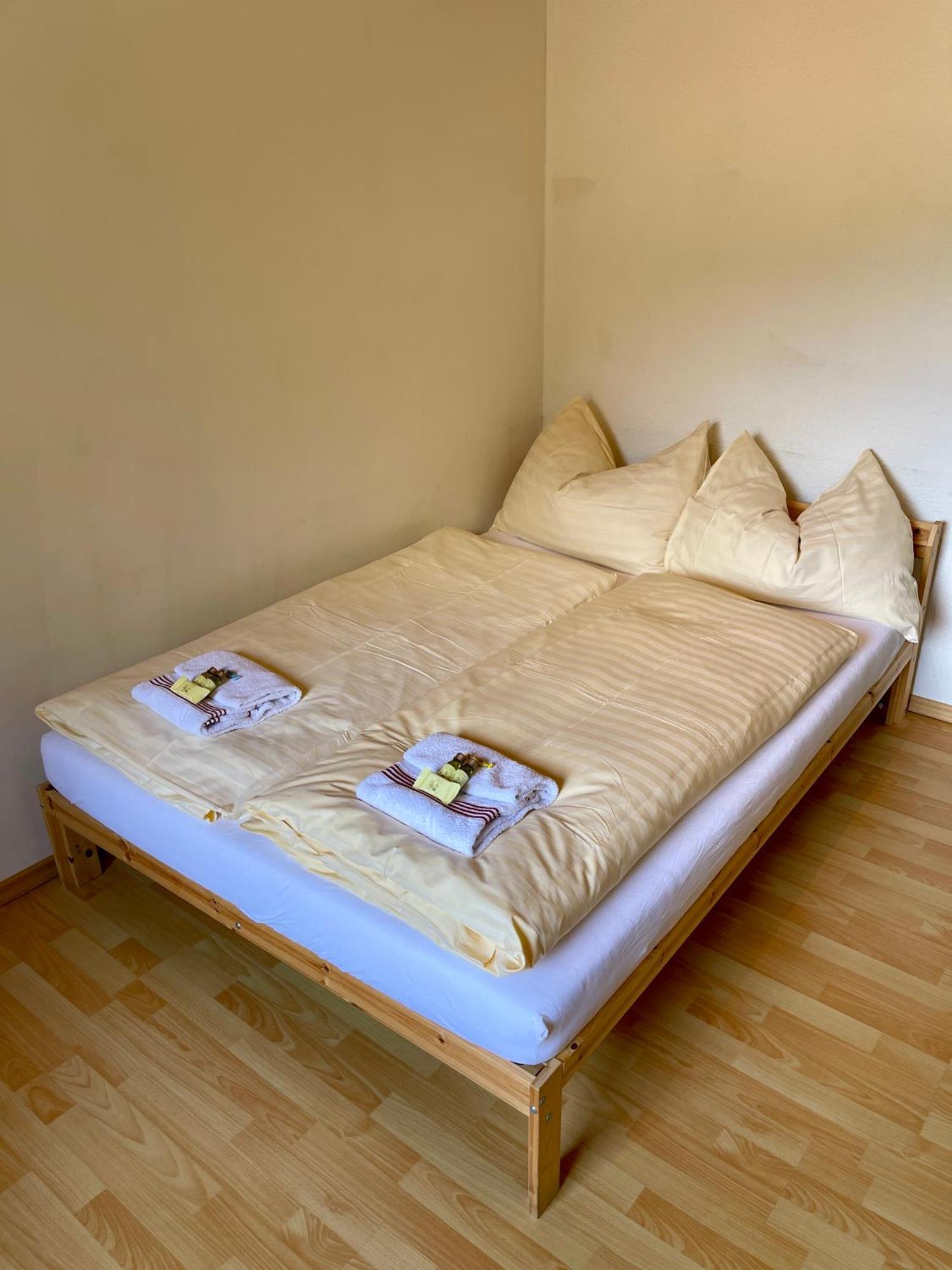 Alpine Base Hostel - Adults Only ラウターブルンネン エクステリア 写真