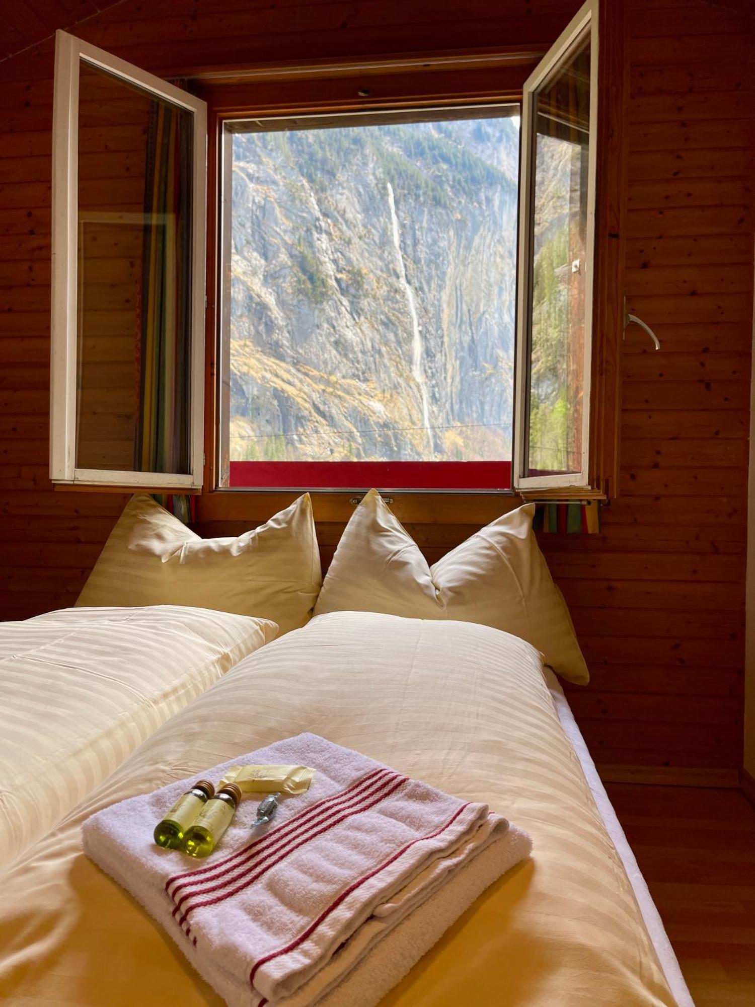 Alpine Base Hostel - Adults Only ラウターブルンネン エクステリア 写真