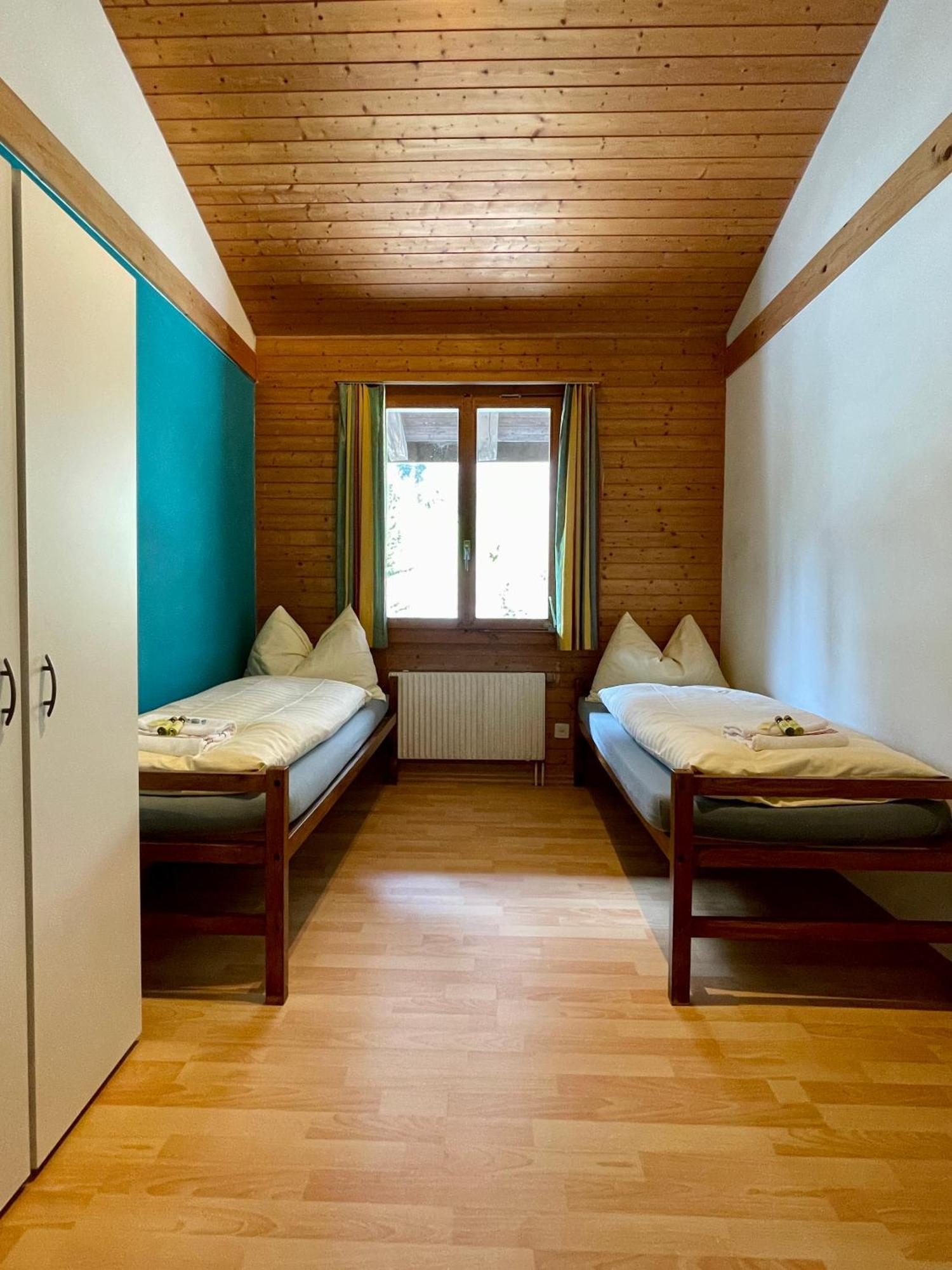 Alpine Base Hostel - Adults Only ラウターブルンネン エクステリア 写真