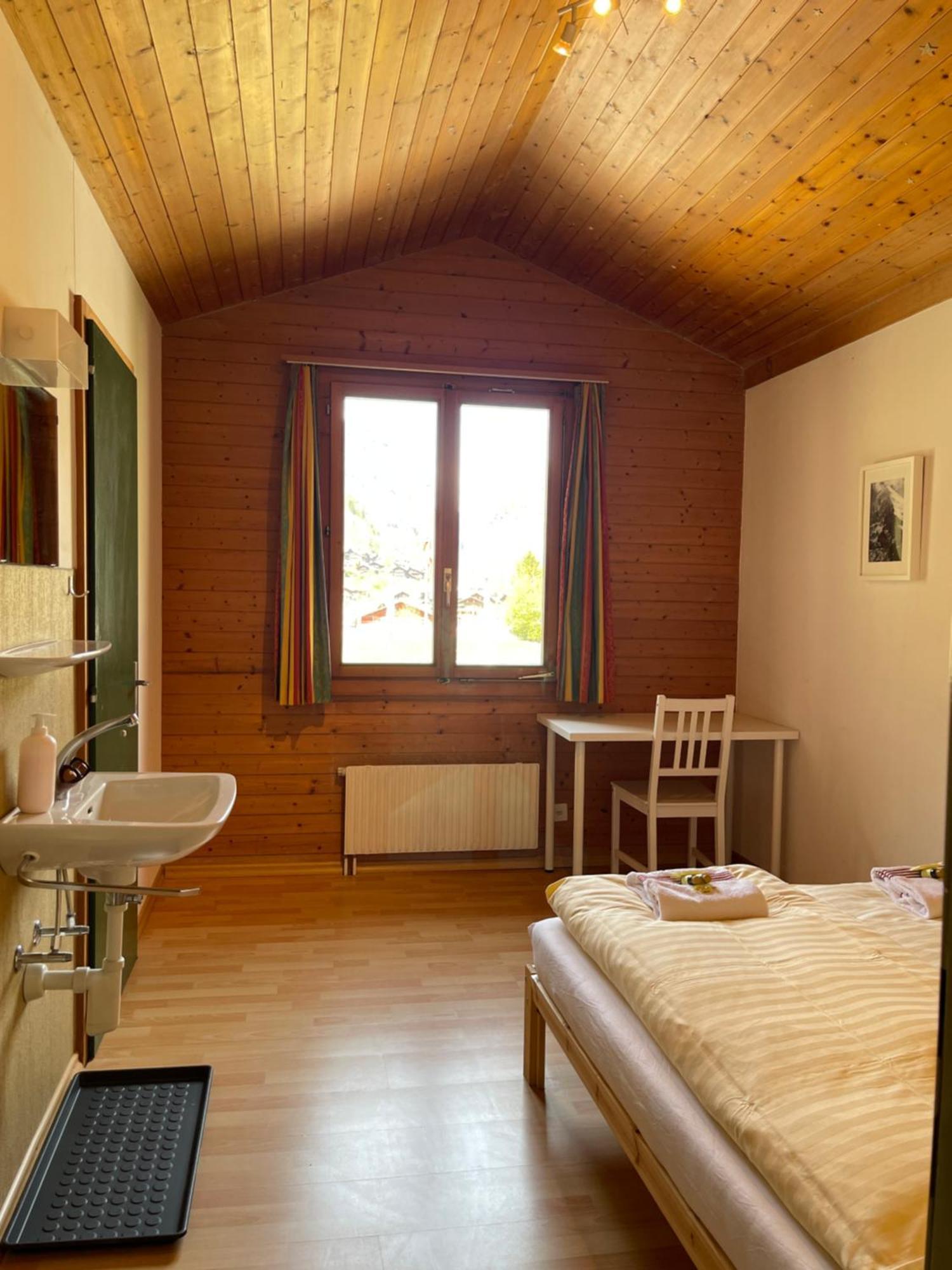 Alpine Base Hostel - Adults Only ラウターブルンネン エクステリア 写真