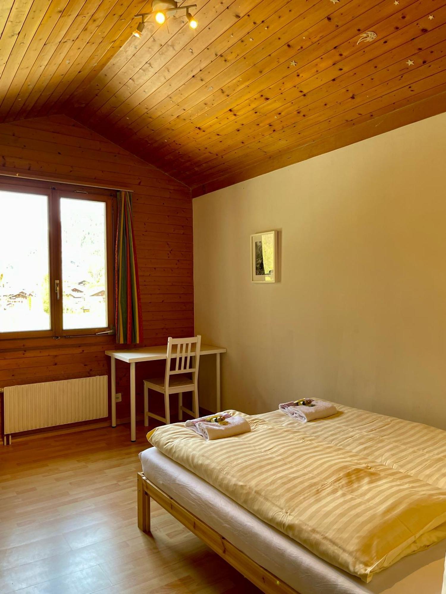 Alpine Base Hostel - Adults Only ラウターブルンネン エクステリア 写真