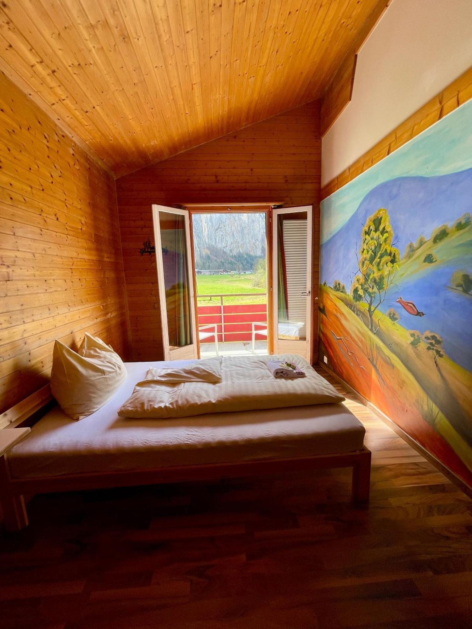 Alpine Base Hostel - Adults Only ラウターブルンネン エクステリア 写真