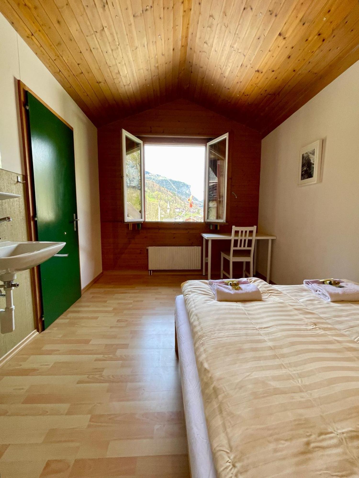 Alpine Base Hostel - Adults Only ラウターブルンネン エクステリア 写真