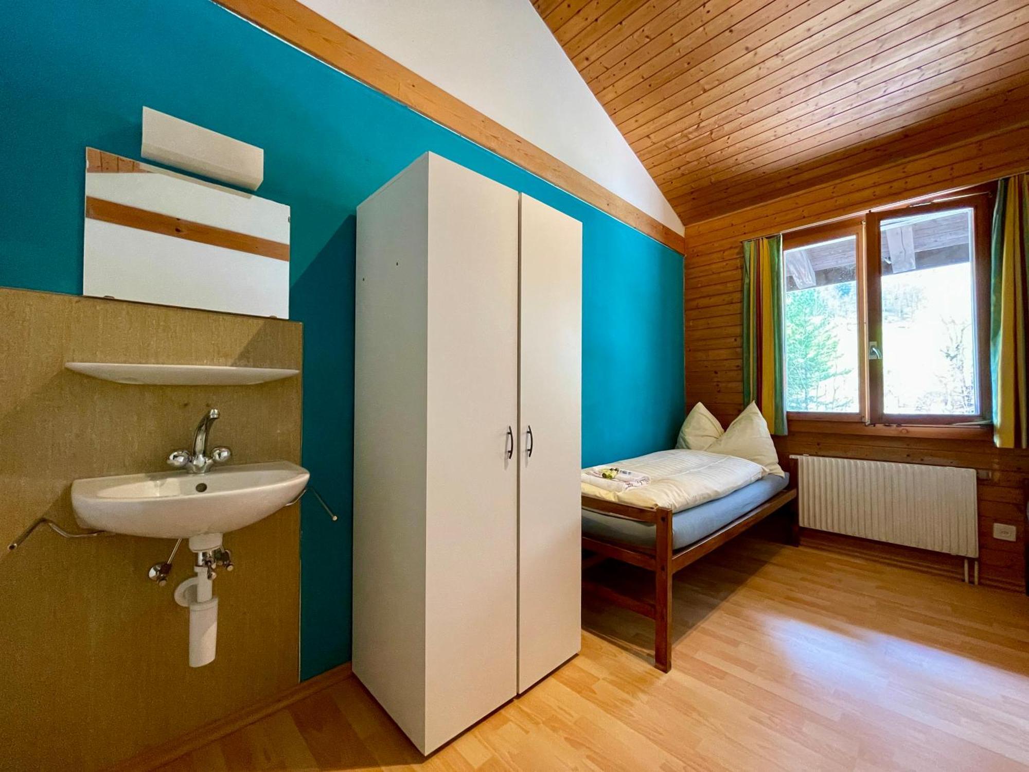 Alpine Base Hostel - Adults Only ラウターブルンネン エクステリア 写真
