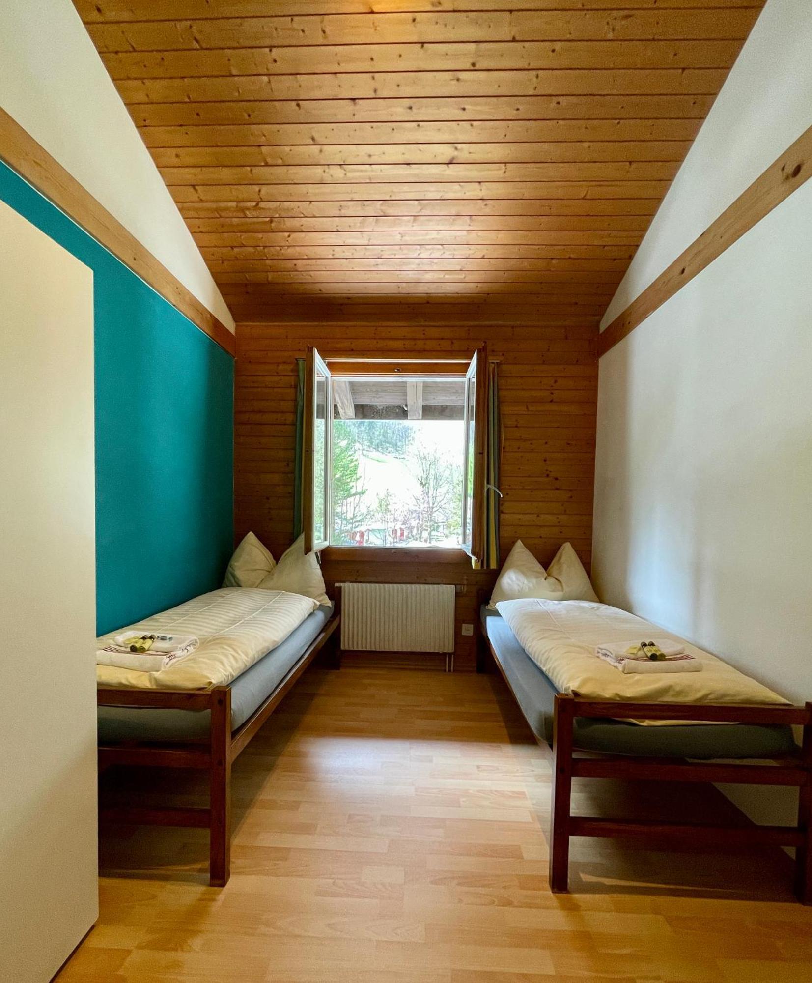 Alpine Base Hostel - Adults Only ラウターブルンネン エクステリア 写真